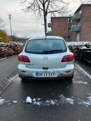 Mazda 3, 2,0 Sport, Benzin, 2004, km 215, 5-dørs, st. car., Har denne flotte Mazda 3, som kører pænt