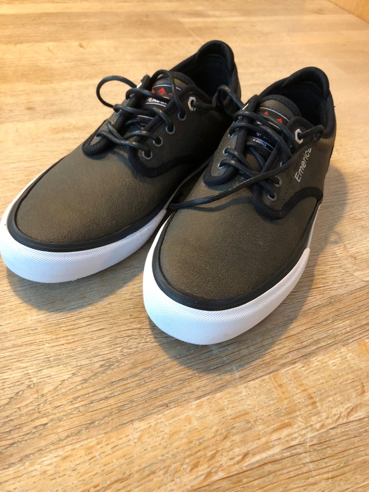 Fritidssko, str. 40, Emerica