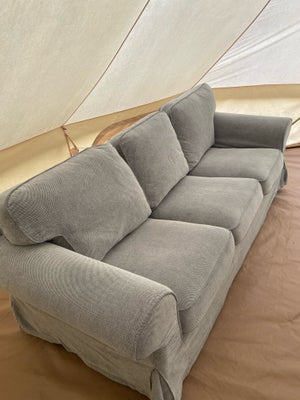 Sofa, stof, 3 pers. , Ektorp, Fin Ektorp sofa fra Ikea, 3 personers. Betrækket er hvid/sort Tallmyra
