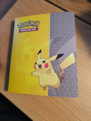 Samlekort, Pokemon mappe med kort i 3, Pokemon mappe med kort i 

10 sider med 4 på hver side 

Kort