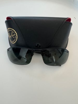 Solbriller herre, RayBan RB3183 006/71, 

Mål:

Brillestelslængde: 139mm
Brillestangslængde: 125mm
H