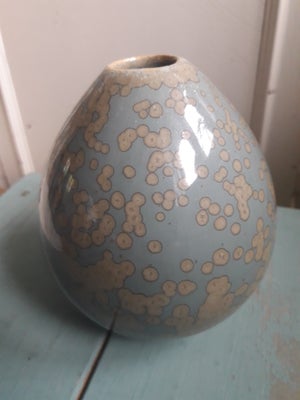 Keramik, Vase, Lille flot vase

Kun ca 12 cm høj 

Ingen skår eller revner 

Sender gerne hvis køber