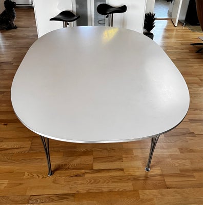 Spisebord, Piet Hein fra Fritz Hansen, b: 120 l: 180, Flot spisebord i god stand. 
Hvid plade med st
