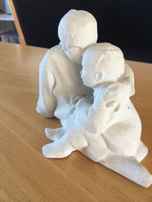 Figur,  Mor og barn i marmor  12x15 cm