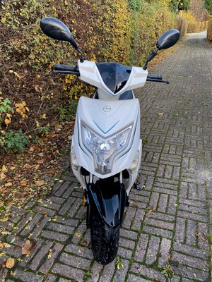 VGA Explora, 2018, 819 km, Hvid, Rigtig fin VGA scooter. 45 km.
Fra 2018, står som næsten ny og har 