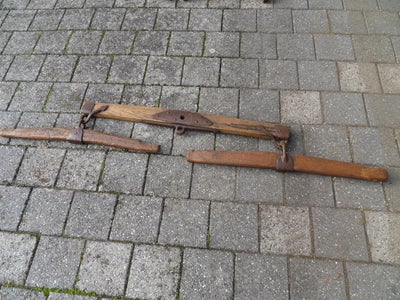 Hammelstøj til hestevogn, Træ og metal, 100 år gl., Hammelstøj fra hestevogn, som blev anvendt for 7