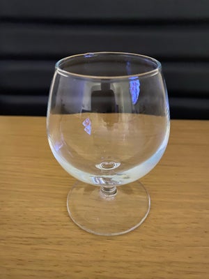 Glas, Glas til lille genstand, Glas 9,5 cm høj og 5 cm Ø. 
Der er 4 stk. 40,- kr. ialt 