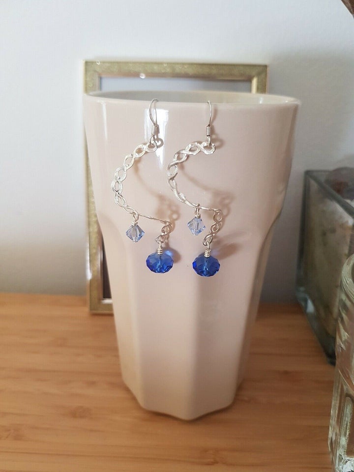 Øreringe, bijouteri, Snoede øreringe med blå perler