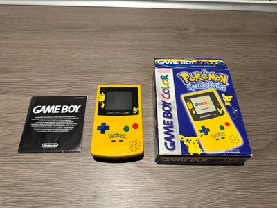 Nintendo Game Boy Color, Pokemon Special Edition, God, Gameboy Color Pokemon edition. 
Komplet med m
