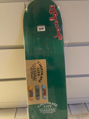 Skateboard, Chocolate, str. 8, Aldrig brugt,
Lidt riset af at ligge op af andre skateboards.
