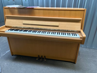 Klaver, Yamaha, C108, Fejlfrit flot Yamaha klaver i lys eg. Produceret i Japan i 1970. I den helt ri