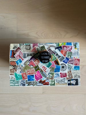Skuffe med frimærker og vinkasse, Flot og velholdt trækasse/bakke sælges 

Kassen med frimærker måle