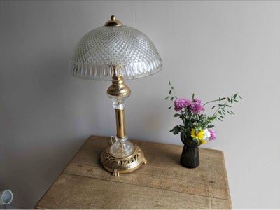 Lampe, Ukendt, Elegant, herskabelig bordlampe i glas og guld-look.

Meget få brugsspor og en rigtig 