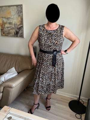 Festkjole, Vera Mont, str. L, leopard mønster, 97 % polyester, 3 % elastan, Næsten som ny, Kjole/ dr