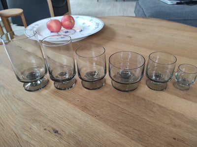 Glas, Samling, Holmegaard glas STUB, 39 dele. Røgfarvet mundblæst stabel glas med cylindriske form p