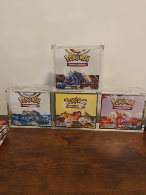 Andre samleobjekter, Pokemon booster bokse, Sælger disse pokemon booster box inkl. Akryl casen de er