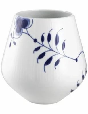 Vase, Vaee 20,5 cm, Royal Copenhagen, Vase fra Royal Copenhagen. 
Den måler 20,5 cm. 
Sælges for 800