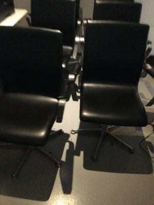 Arne Jacobsen, Oxford , Sort læderstol, Oxford stol i sort læder (nyt læder og skum). God stand. 
Pr