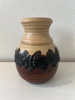 Keramik, Vase, Fat lava. 
H 18 cm. 
630 17. 
West Germany. 