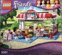 Brugt, Lego Friends, Parkcafeen (3061), og Stephanie's outdoor bakery (3930) sælges samlet. 

Komplet med manual - dog uden æske. 

Se alle de andre af mine annoncer med Lego Friends og Lego Elves. 

Sendes ikke. til salg  København