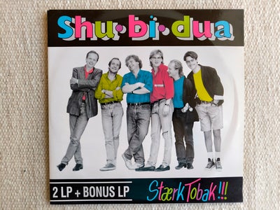 LP, Shu-Bi-Dua, Stærk Tobak!!!, 3x LP udgivet i 1991 .
Genre: Pop Rock
Stand vinyler: VG+/VG+/VG+, v