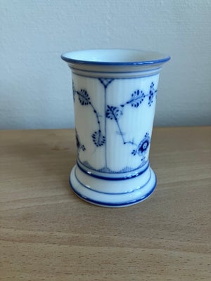 Porcelæn, musselmalet bæger / vase, I fin stand - ingen afslag, skår eller revner, se fotos.

Royal 