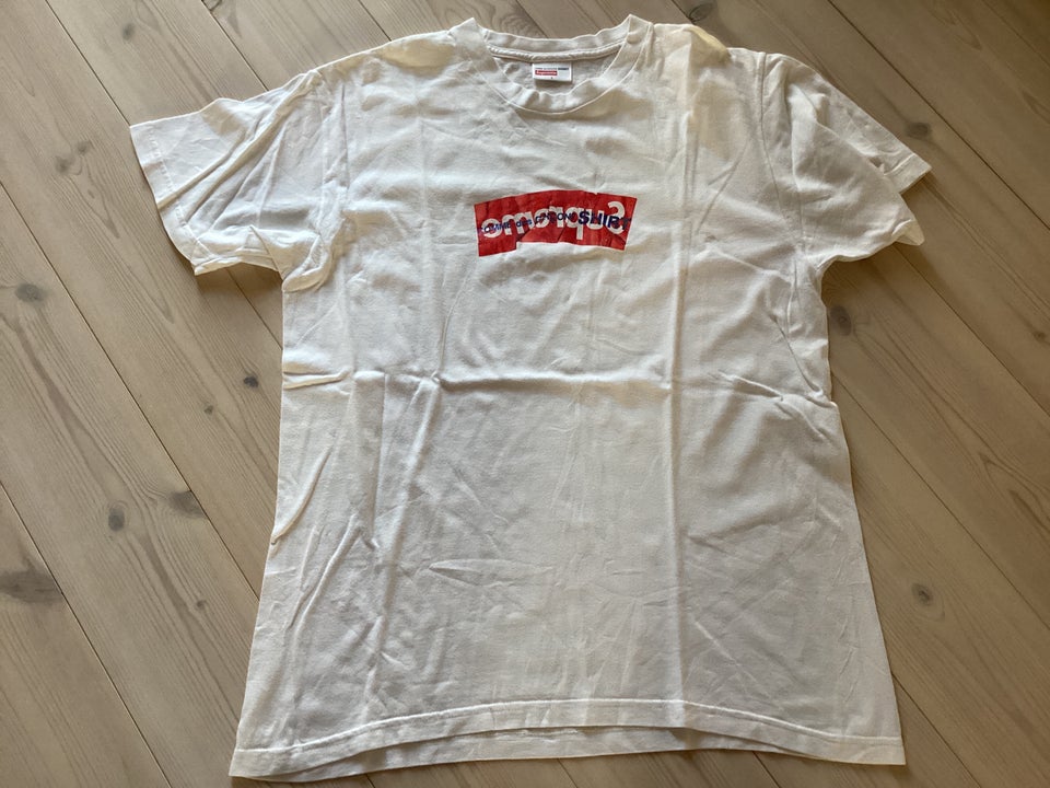 Hvid supreme shop t shirt