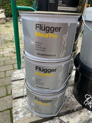 Spar 1.077Flügger Metal Pro 90 metalmaling, 9 liter, 2 hvide 1 sort, Overskud fra projekt 
Helblank,