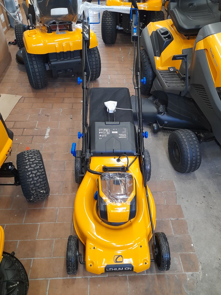 Anden plæneklipper, Cub Cadet