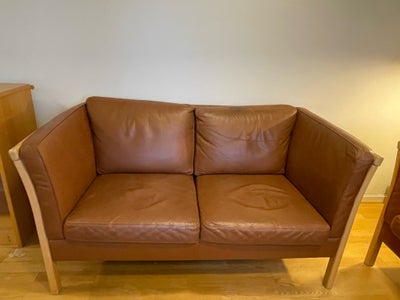Sofa, læder, 2 pers. , Stouby, Velholdt cognacfarvet sofa sælges.