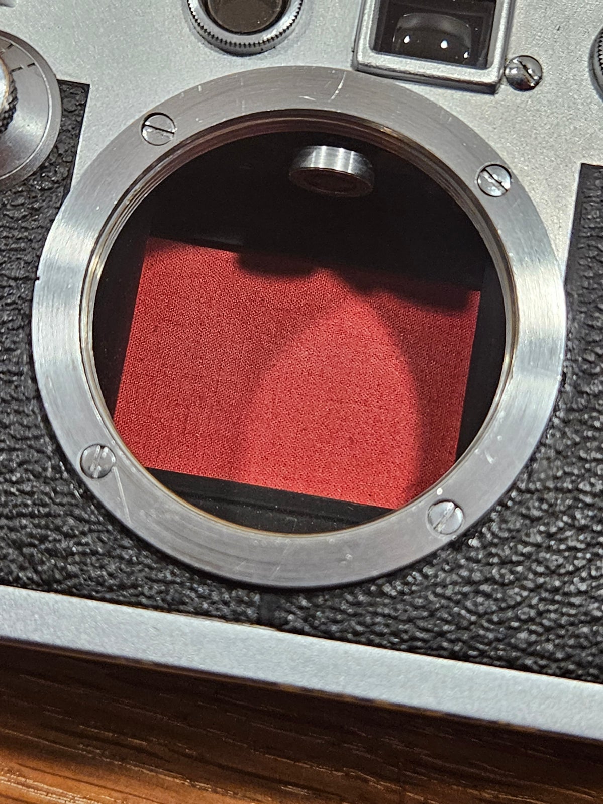 Leica, IIIc red curtain