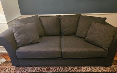 Sofa, stof, 3 pers., Sofa i blåmønstret stof. Måler små 240 cm i bredden på det breddeste stykke ved