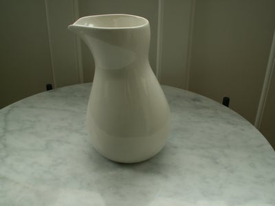 Stentøj, Kande, Kæhler, råhvid kande 1 l. Højde ca. 20,5 cm. Kan bruges til drikkevarer eller vase. 