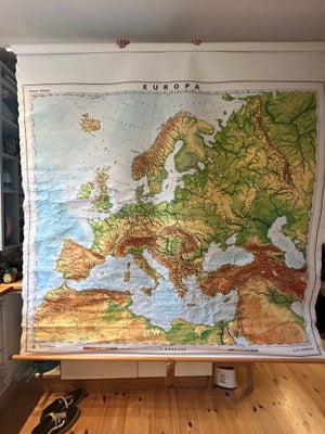 Skolekort , motiv: Europa, b: 220  h: 250ca, Flot gammelt skole landkort over Europa. 
lidt skrammer