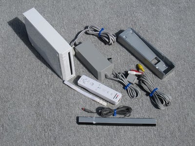 Nintendo Wii, standard sæt, Perfekt, 
- 1 Konsol hvid (RVL 001 EUR),
- 1 Controller hvid
- 1 Remote-