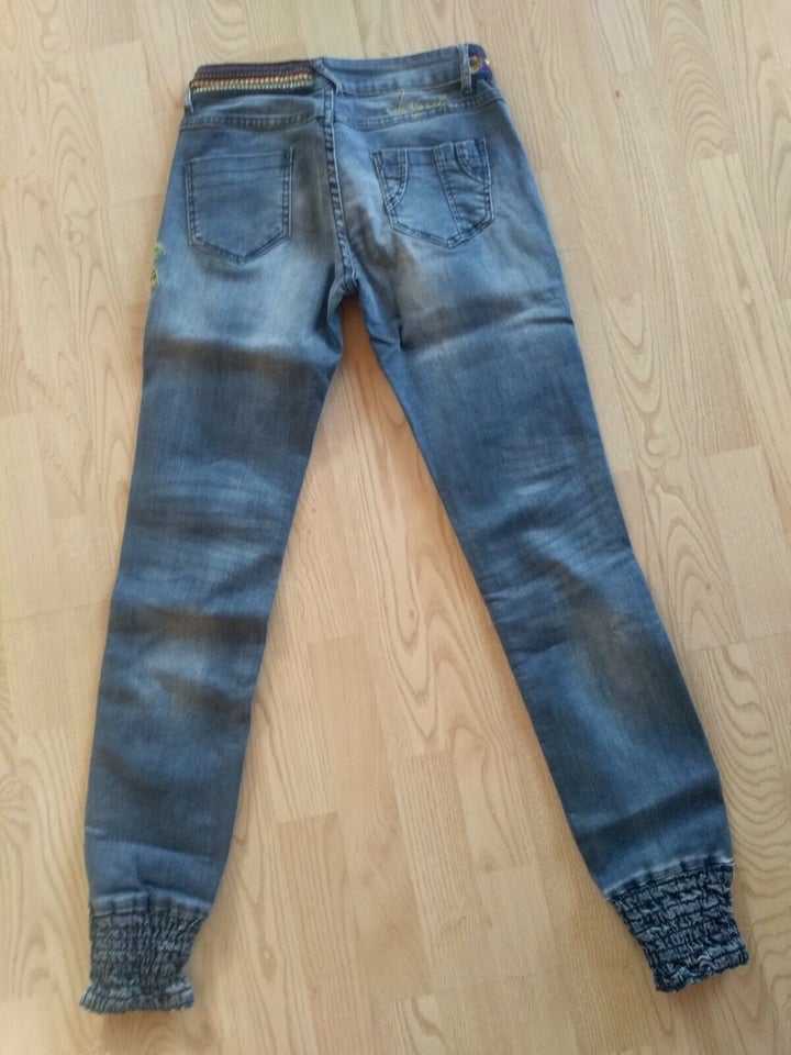 Jeans, Desigual, str. 28