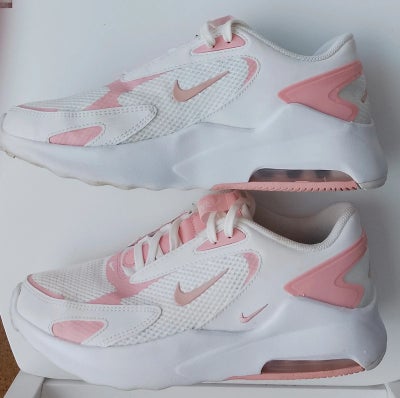 Sneakers, str. 40, Nike Air Max Bolt,  Hvid/rosa,  Næsten som ny, Indvendigt mål 25,5 cm
Sender gern