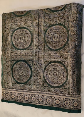 Sengetæppe, Smukt indisk sengetæppe med fine detaljer. 218×254 cm.  Købt i Indien i 1994. Som nyt. L