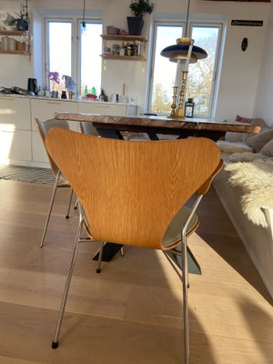 Arne Jacobsen, stol, Arne Jacobsen ‘Syveren' med armlæn. 4 styk spisestole med skaller af formbøjet 