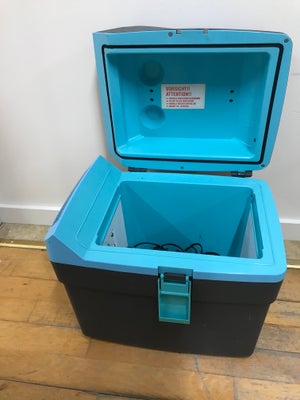 Køletaske, Strømforsyning 230 V input og 12 V output
kan altså tilsluttes alm. stikkontakt og bilen.