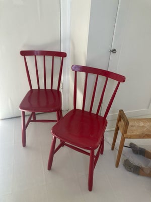 Spisebordsstol, Træ, Lammhults, To fine røde pindestole sælges, 150kr pr. styk. De kan afhentes i Gr