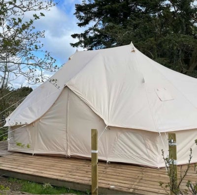 Glamping telt udlejes, 24 m2 skønt bomuldstelt udlejes. Model: Amaroq Emperor. Der er god plads til 