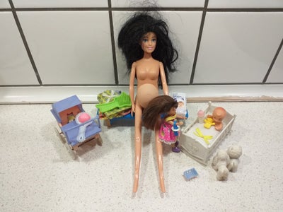 Barbie, Gravid Barbie med baby og stor datter, Gravid Barbie med baby og stor datter.
BARBIE TEMA
Al