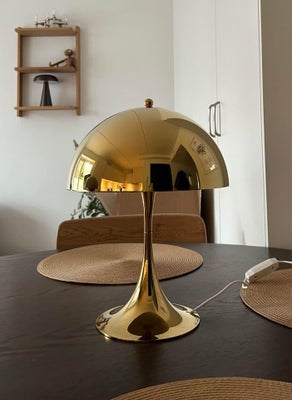 Lampe, Louis Poulsen, Sælger denne panthella designer lampe, da den ikke passer ind i vores stil.
De