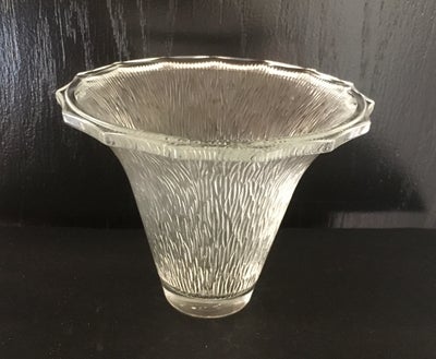 Vase, Glasvase, Vintage / retro, Smuk lav vintage glasvase med riflet struktur uden på. Højde 10 cm.