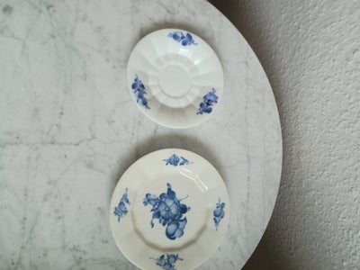 Porcelæn, Kagetallerken og underkop, Royal Copenhagen, Blå Blomst, Anden sortering. En underkop og t