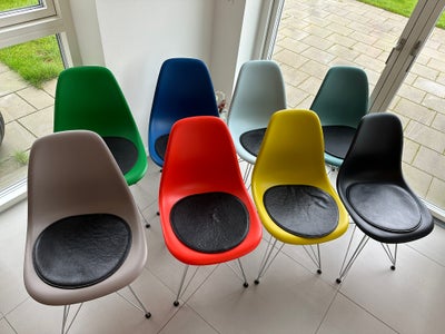 Spisebordsstol, Vitra Eames DSR, 8 stk. Vitra Eames DSR stole i 8 forskellige farver.
Alle 8 stole h