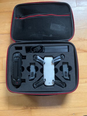 Drone, DJI  Spark, Sælges da jeg ikke får den brugt, virker perfekt
Medfølger
- lader
- 2 batterier

