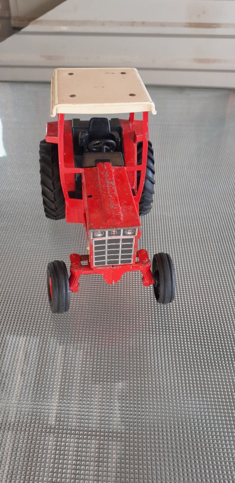Traktor, IH