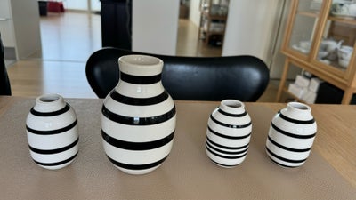 Vase, Omaggio vase, Kähler, Omaggio Vasesæt - Sort - 8 cm - 3 dele
H 8 cm - Stentøj - Hvid/sort

Käh